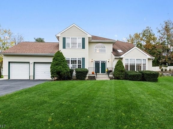 3rd image of 8 Galloway Ct