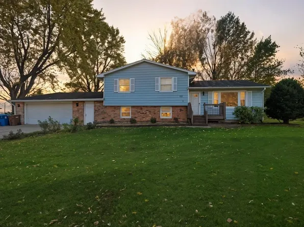 111 Sidehill Dr, Waterloo, IA 50701