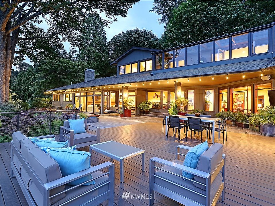 Floor to ceiling windows along the entire front/West face of the home to showcase amazing views.