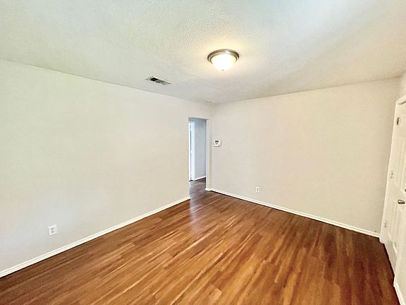 5th image of 717 W Millett Dr