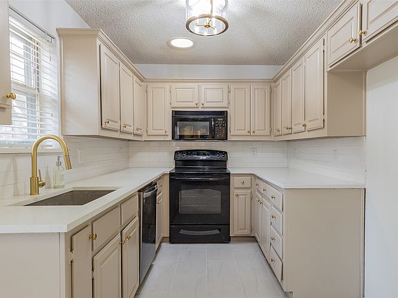 4th image of 8518 Bridgewater Dr