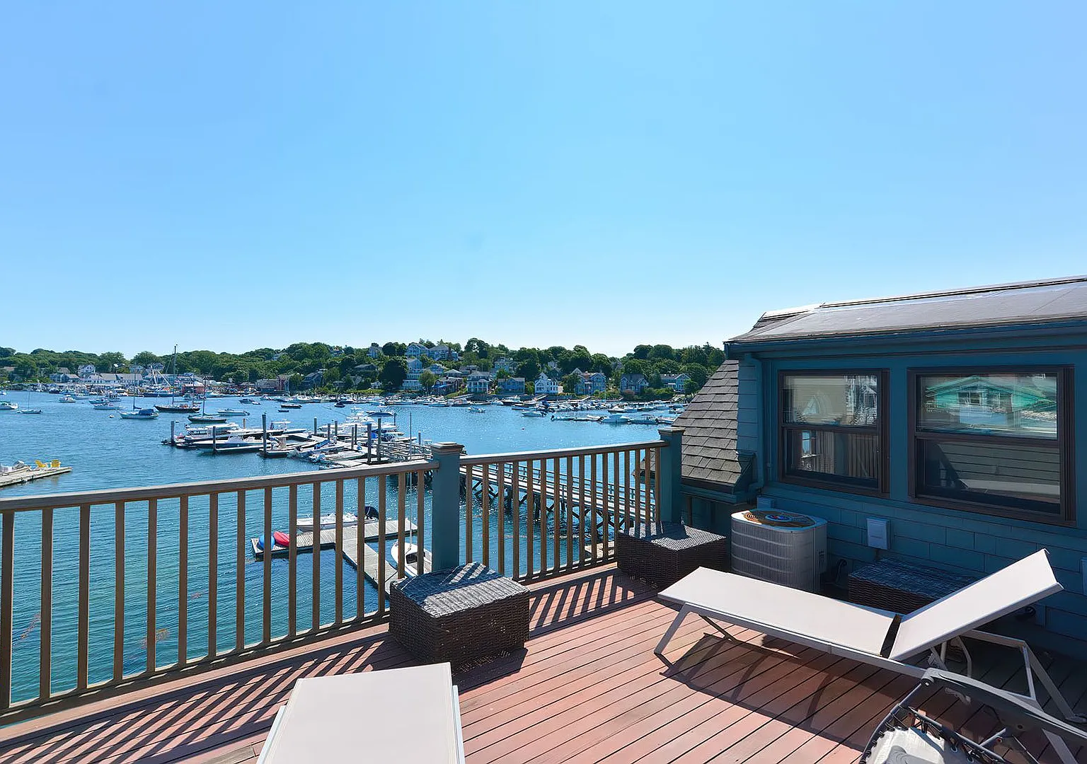 Winter Rental: Waterfront 3 Bed/3 Bath on Rocky Neck — Photo 2