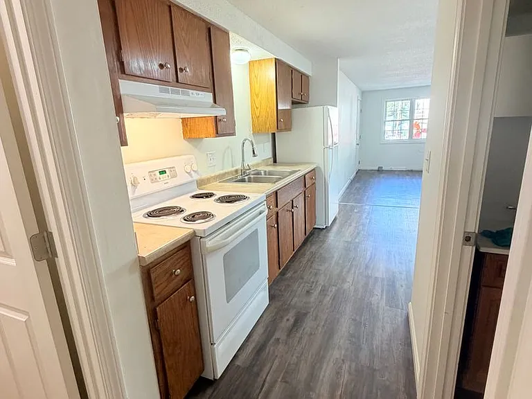 275 Massabesic St — Photo 2