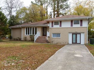 10 Warren Dr, Newport News, VA 23608