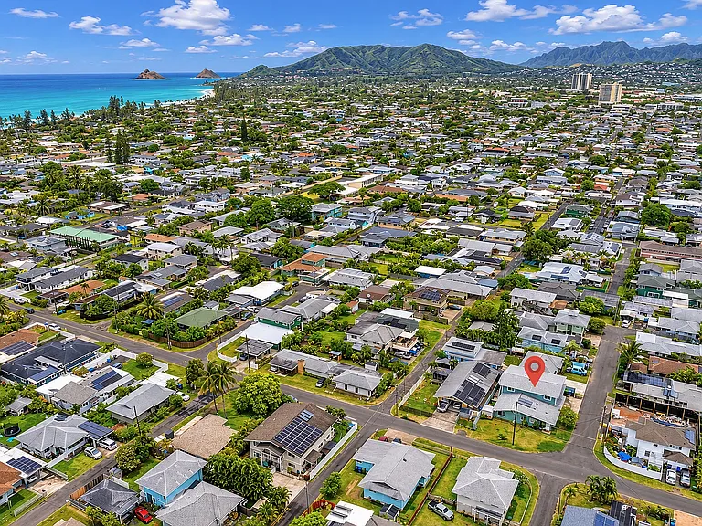 411 Olomana St #C — Photo 4