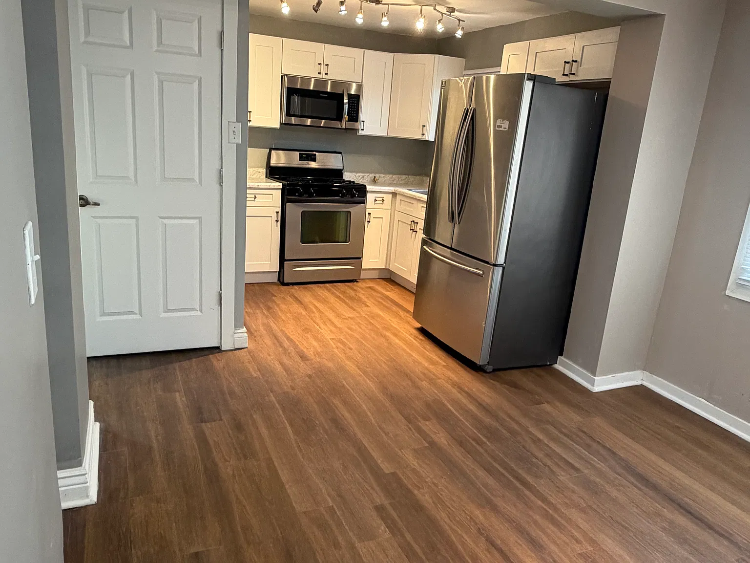 4 bed, 2.5 bath, 1300 sqft, $3,300 — Photo 4