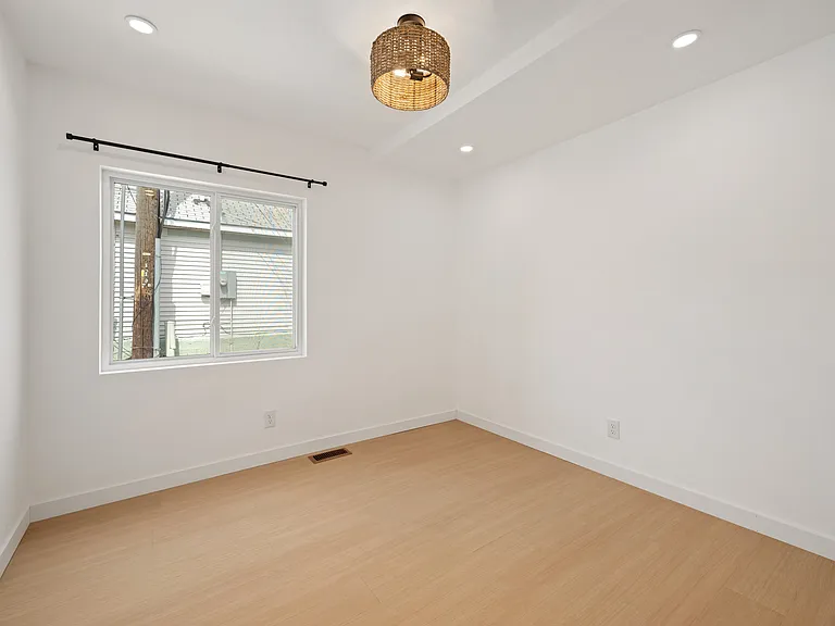 210 Monroe St — Photo 16