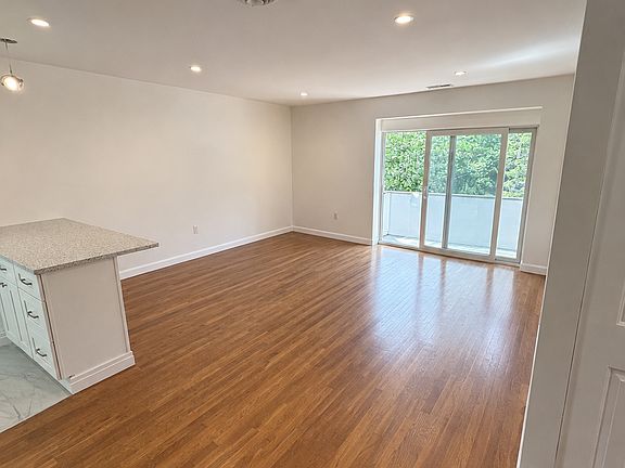 5th image of 15 Stearns Rd APT 4