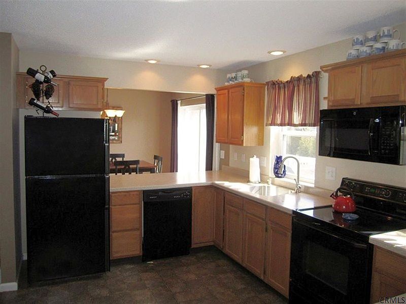 2nd image of 31A MAPLE RIDGE Avenue