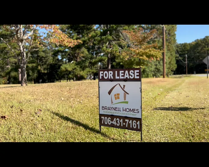 212 Hudson Dr NE #A — Photo 1