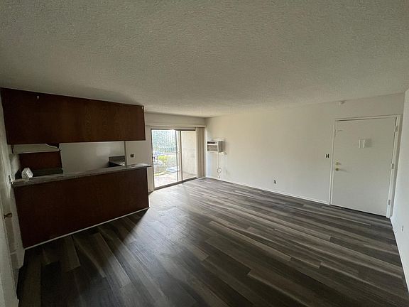 3rd image of 1325 Lyndon St APT 1