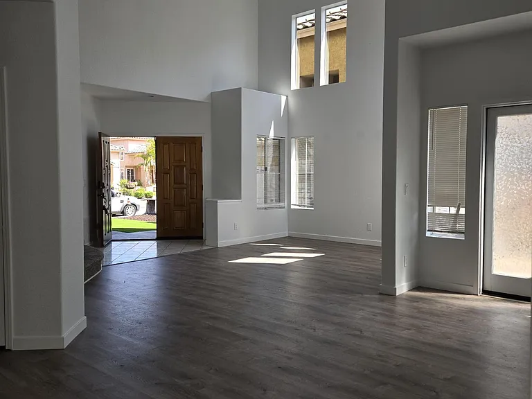 2378 Fairway Oaks Dr — Photo 3