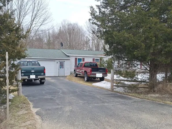 1823 57th St, Fennville, MI 49408