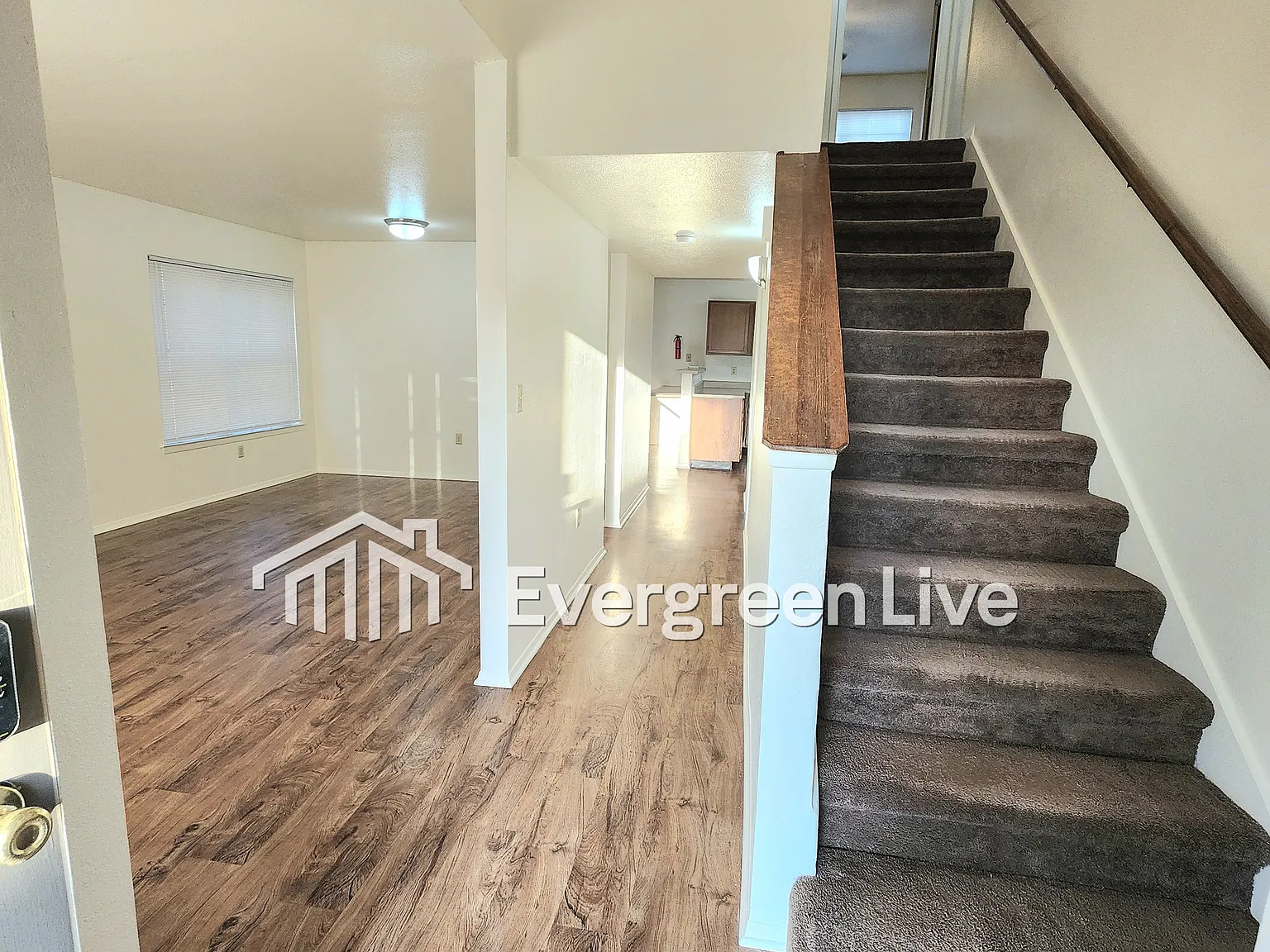 4 bed, 2.5 bath, 1390 sqft, $1,245 — Photo 2