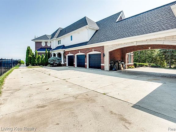4th image of 8514 Lakeshore Rd