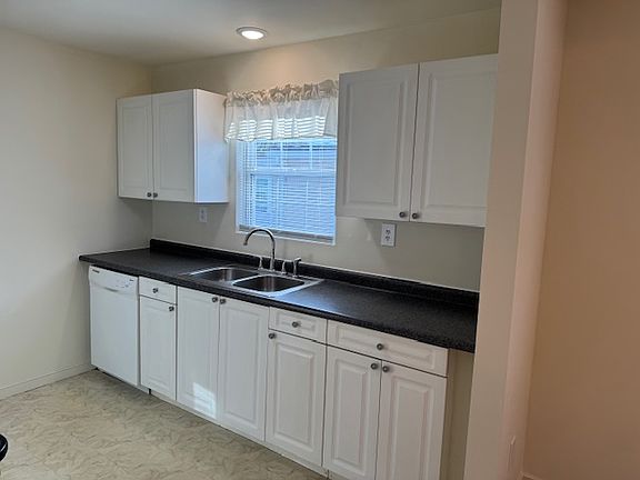 5th image of 208 Pratt St