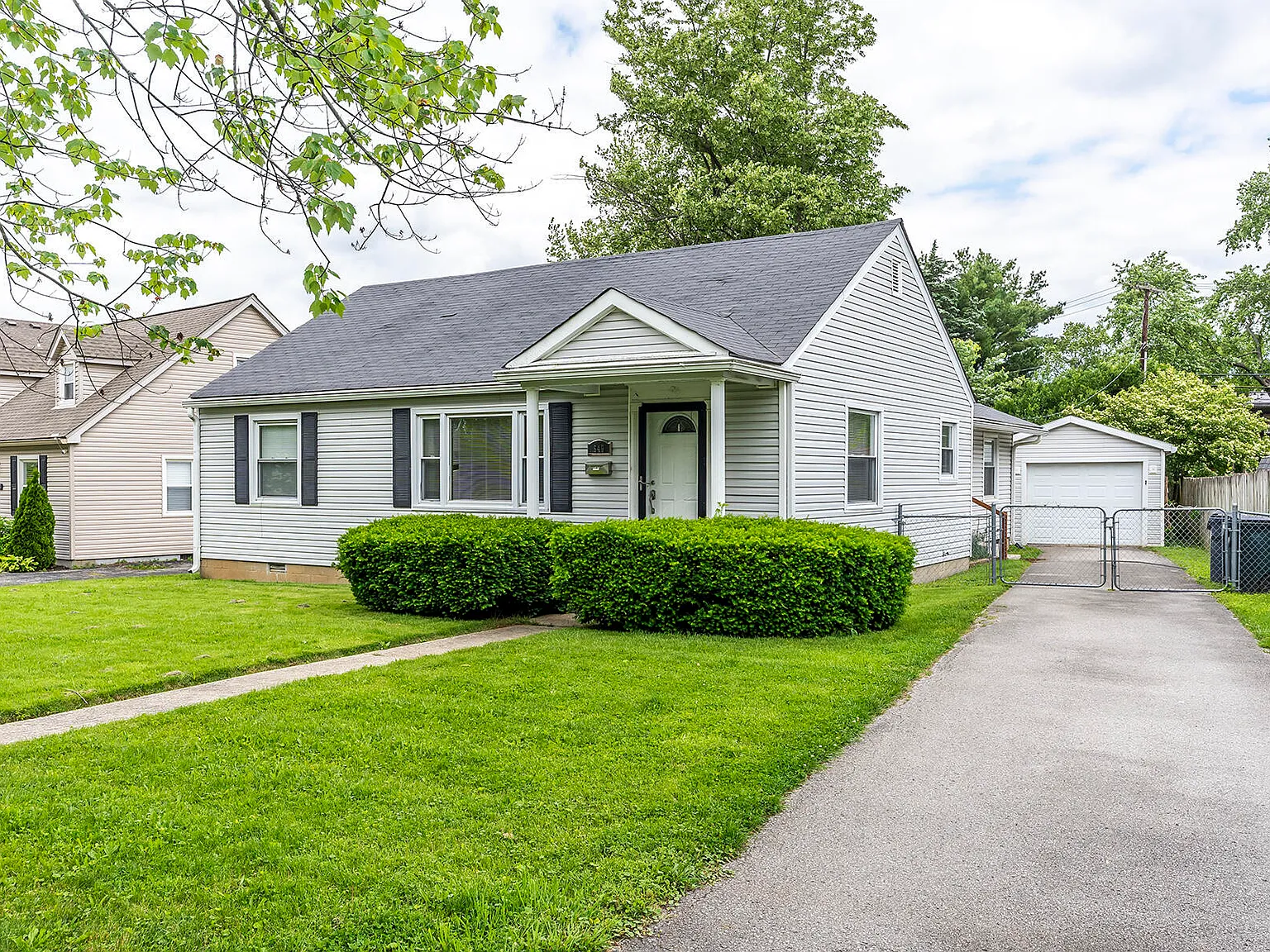 3 bed, 1.5 bath, 1270 sqft, $1,900 — Photo 1