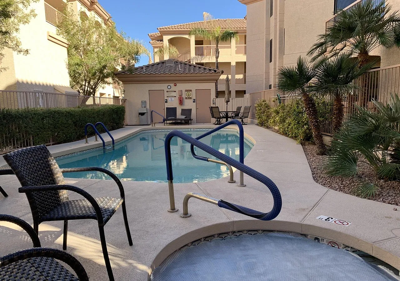 2 bed, 1085 sqft, $1,700 — Photo 1