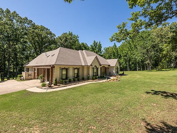 3rd image of 315 Hickory Woods Ln