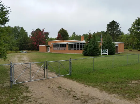 32040 W Chippewa Ave, Trout Lake, MI 49793