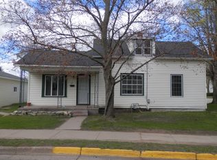 49 5th St, Clintonville, WI 54929