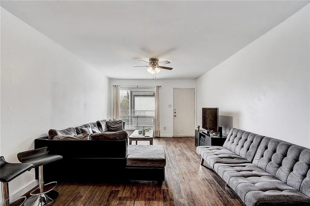 2 bed, 2.0 bath, 1000 sqft, $1,550 — Photo 3