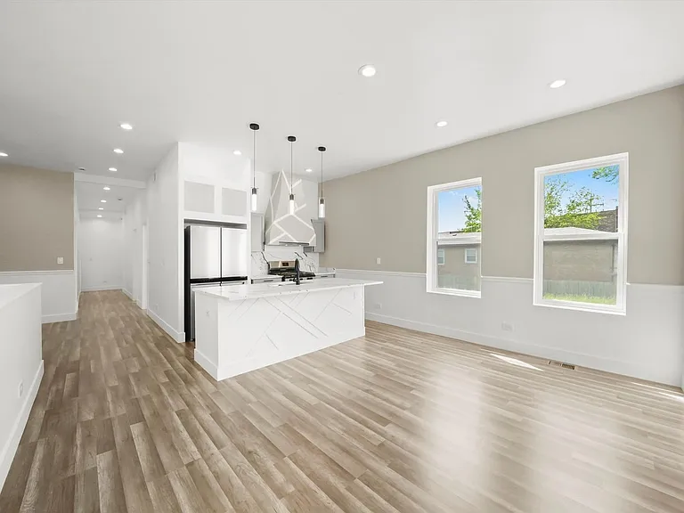 831 N Lawndale Ave — Photo 3