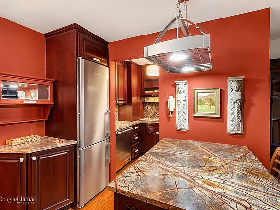 5th image of 411 E 57th St