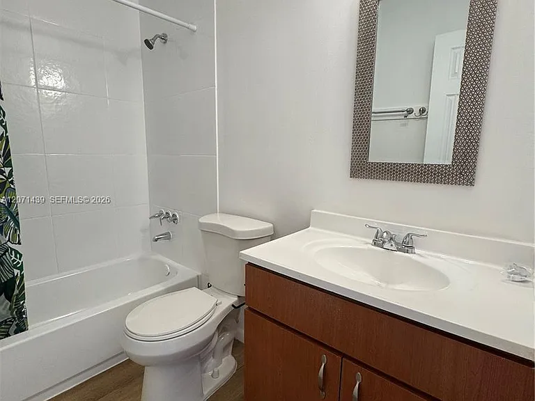 4732 SW 33rd Ave #206 — Photo 8