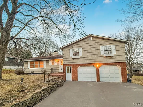 7647 Farmington Rd, Manlius, NY 13104