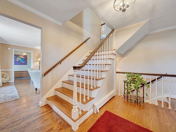 5th image of 3720 Woodside Ave