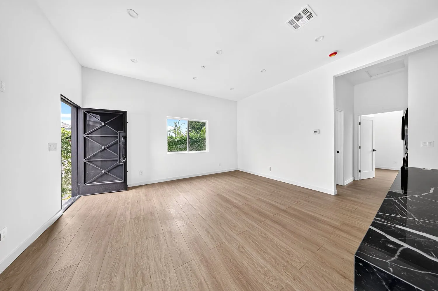 2 bed, 787 sqft, $3,000 — Photo 3
