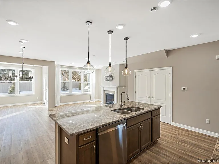 4021 Nottingham Cir — Photo 15