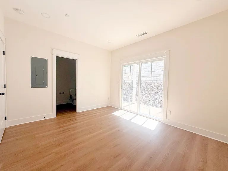 1333 Belfair St — Photo 13