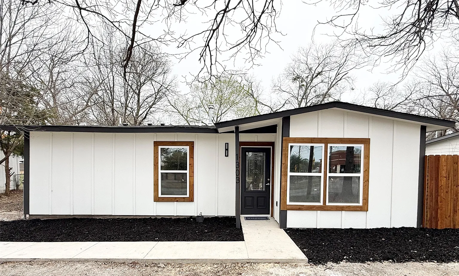 1303 N Galloway Ave photo 1