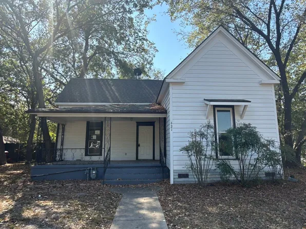 621 W 12th St, Bonham, TX 75418
