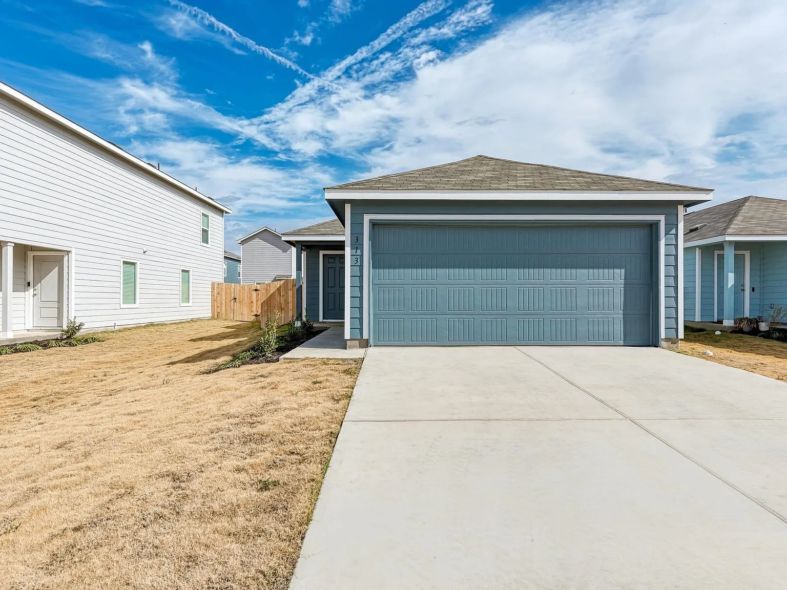 3 bed, 2.0 bath, 1325 sqft, $1,800 — Photo 2