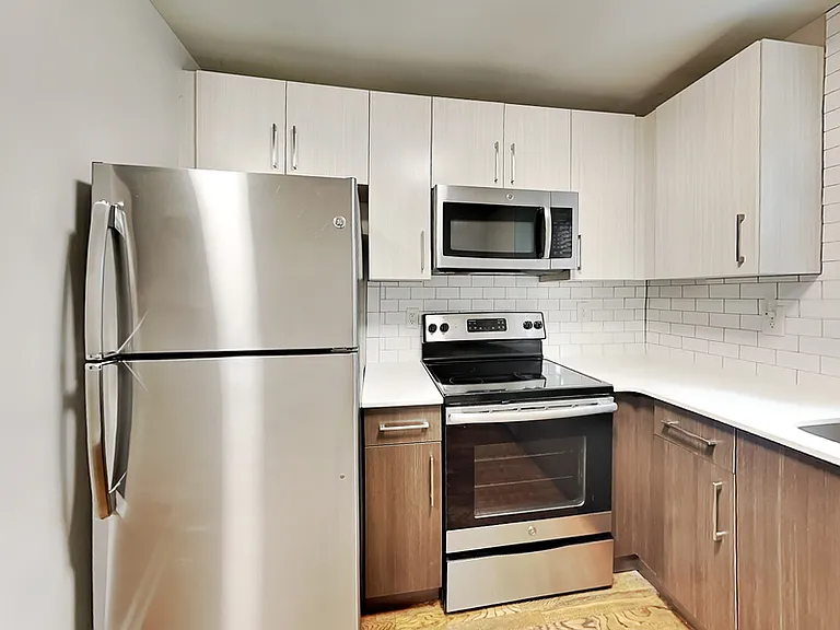 880 N Highland Ave NE #B3 — Photo 5