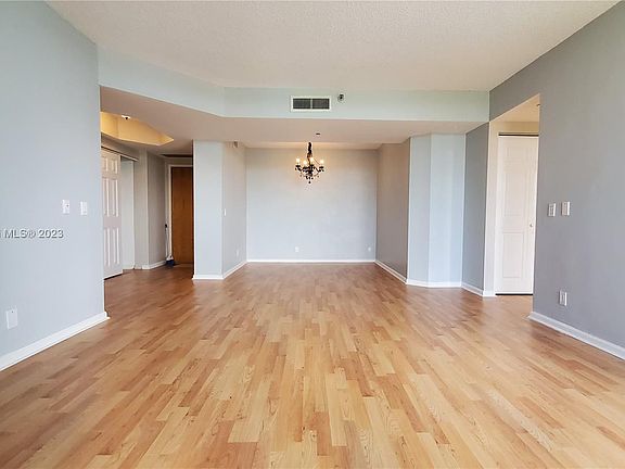 4th image of 3610 Yacht Club Dr APT 510