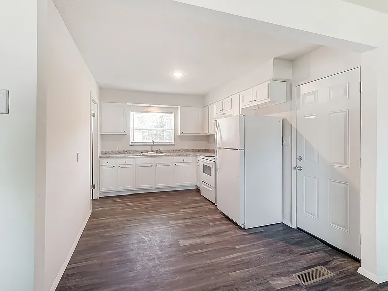 1107-09 Holmes Ave #1107 — Photo 4
