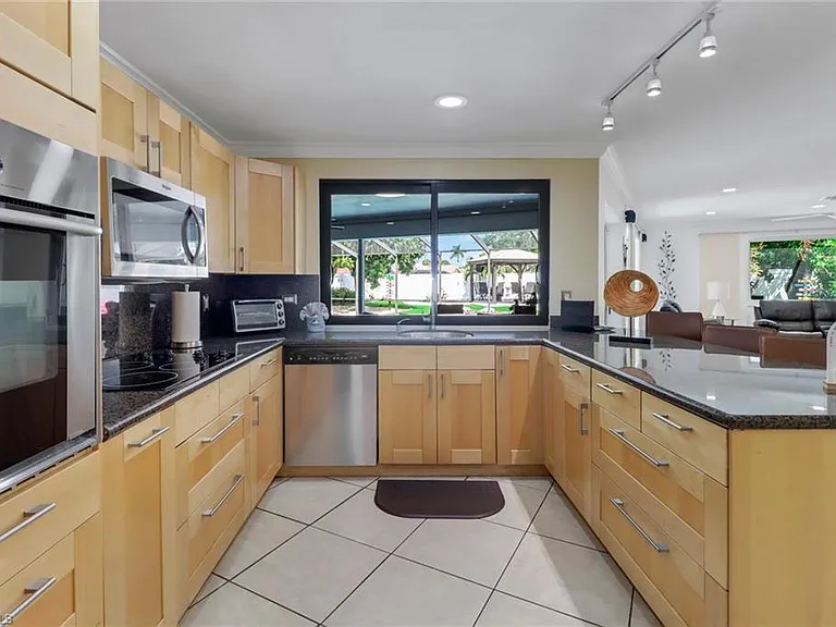 701 N Barfield Dr — Photo 9