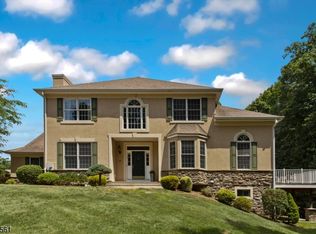 27 Young Ct, Chester, NJ 07930
