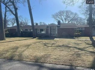 12 Bay 2nd St, Islip, NY 11751