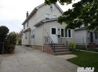 8441 259th St, Floral Park, NY 11001