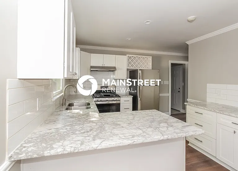 8902 Hunters Pointe Dr — Photo 6