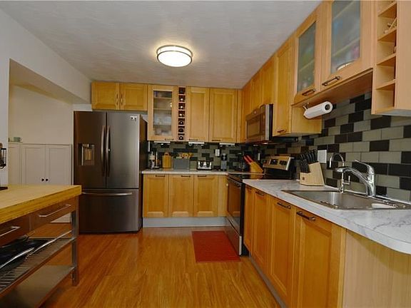 3rd image of 2600 NE 10th Ave