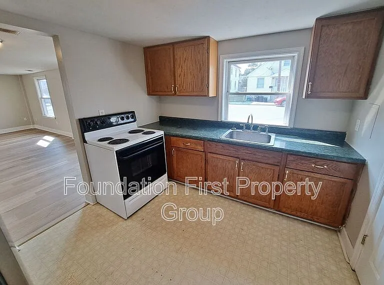23 Mount Royal Ave — Photo 8