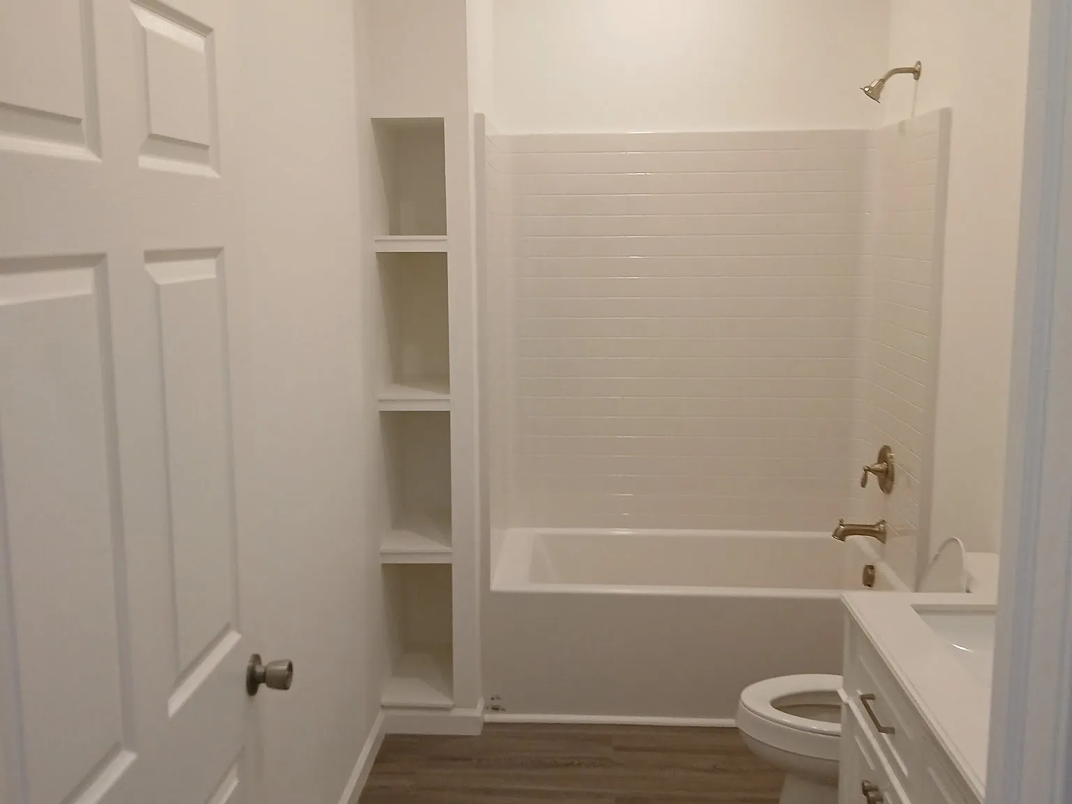 2 bed, $1,400 — Photo 4
