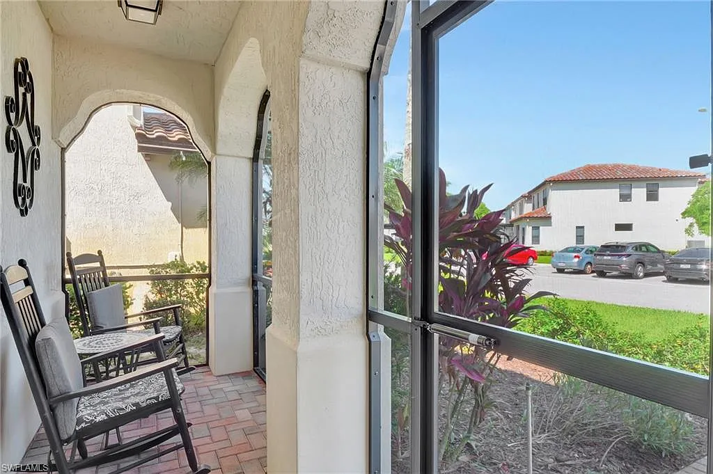 3 bed, 2.5 bath, 1933 sqft, $2,350 — Photo 3