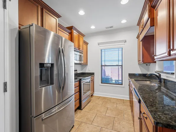 85 Orchard Ln, Rossville, GA 30741